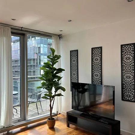 The Lowry River Executive Balcony Apartment-2